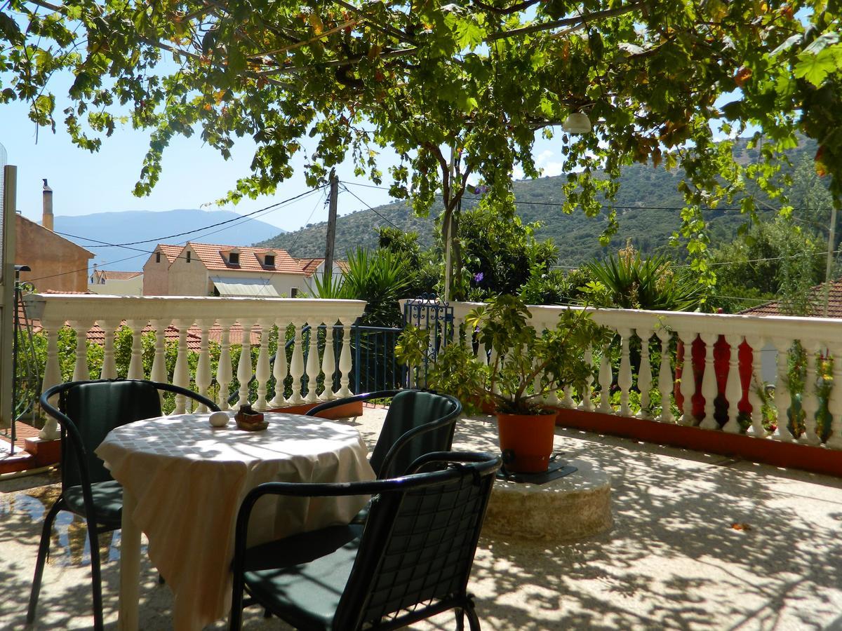Logara'S Apartments Agia Efimia Exterior photo