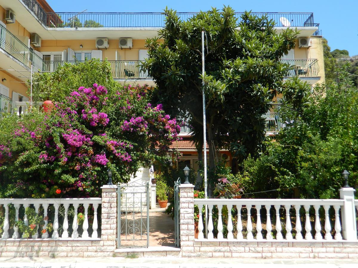 Logara'S Apartments Agia Efimia Exterior photo