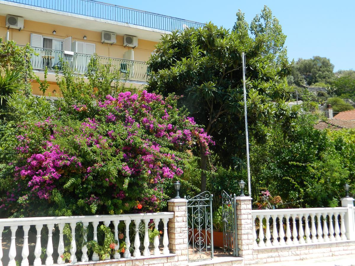 Logara'S Apartments Agia Efimia Exterior photo