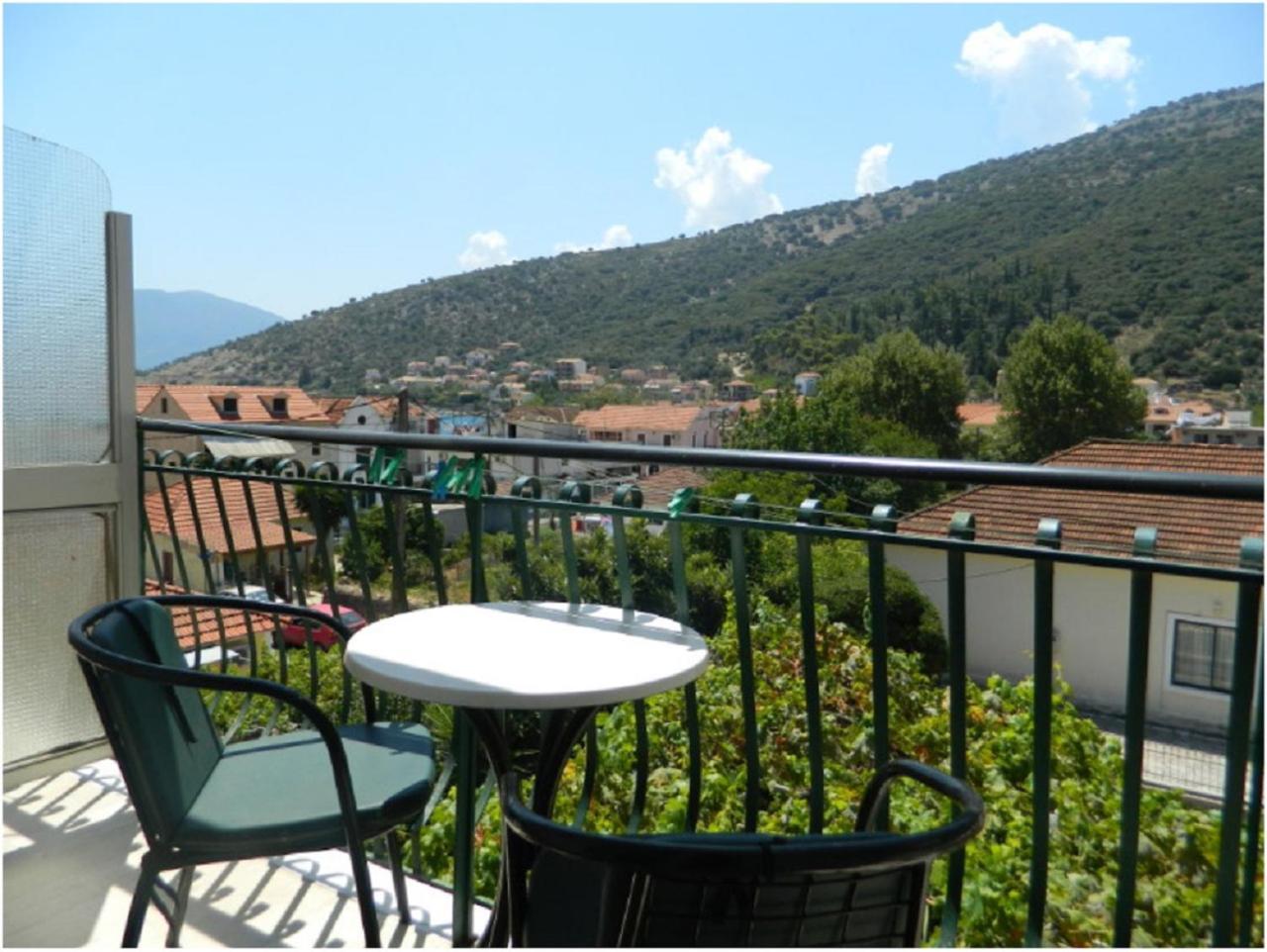 Logara'S Apartments Agia Efimia Exterior photo